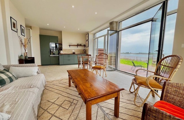 Apartamento-Moderno-Habitación con desagüe-Vista al Mar