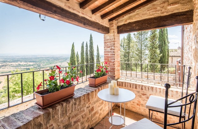 Apartamento "Montefollonico La Terrazza" con terraza y Wi-Fi en Cortona