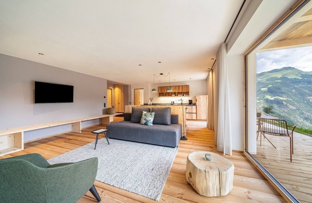 Apartamento 'Mucher Michl' con vistas a la montaña, terraza privada y Wi-Fi