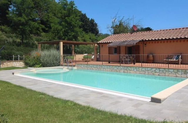 Piso Mulino della Rivolta con piscina compartida en Colognole