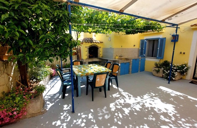 Apartment Nadi - 100 m from sea: - Unije (Island Unije), Island Losinj, Croatia