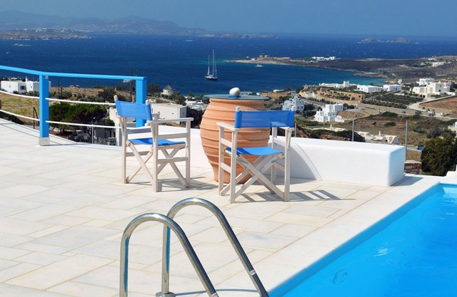 Apartamento de espacio individual "blanco azul" con vista al mar y a la piscina en Krotiri Paros