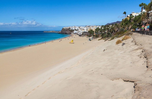 Apartamento cerca de la playa, terraza con vistas al mar, wifi y aparcamiento.