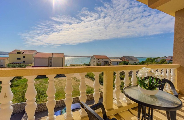 Apartment near the beach with sea view