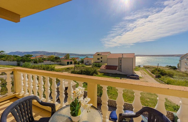 Apartment near the beach with sea view