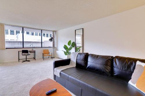 Apartment Near to Metro Station at Crystal city