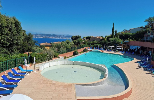 Apartamento 'Neuf Vue Mer' con piscina privada, Wi-Fi y aire acondicionado