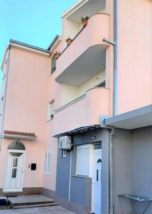 Apartment NEVA Split with free private parking space