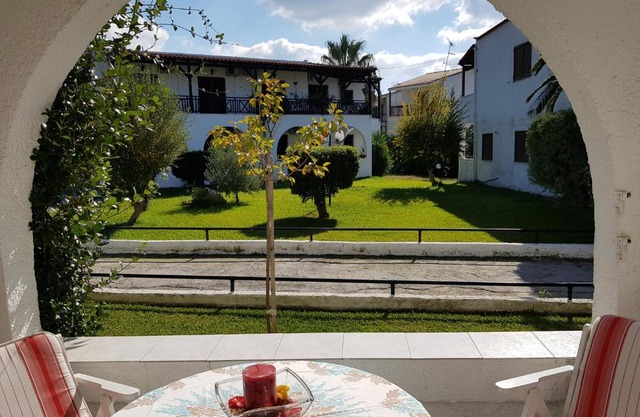 Apartment next to palm trees-200 meters from the Sea