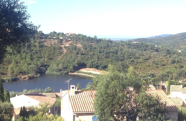 APARTAMENTO de 70m2 con terraza y pequeño jardín.