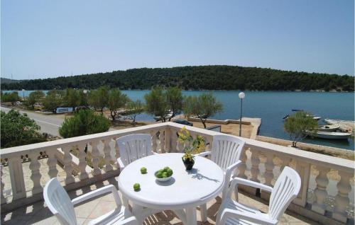 Apartment Obala Morinje I