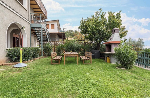 Apartamento Oleandro Casa Demonti con vistas a la montaña, piscina, terraza y Wi-Fi