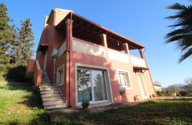 Apartamento 'Olive Luxouri' con vistas a la montaña, jardín y Wi-Fi