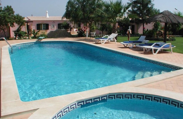 Apartamento en una hermosa parcela con piscina cerca del mar
