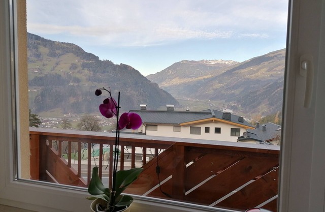Apartment on the mountain and yet central