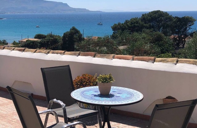 Apartamento vacacional "Open Space Sul Mare" con vistas al mar, 3 terrazas y Wi-Fi