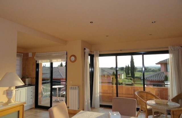 Apartamento vistas al Golf. Ideal para familias que buscan relax y tranquilidad.