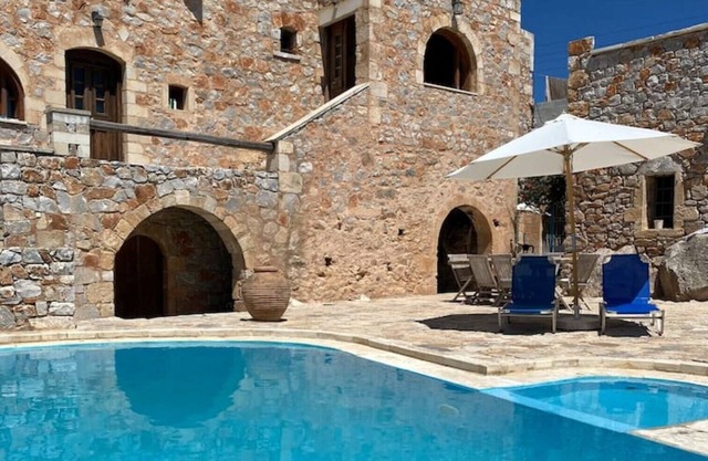 Apartment "Pali" in a traditional crete stone building