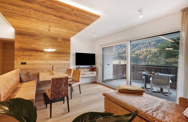 Apartamento 'Paradeis Apartments A19' con vistas a la montaña, terraza privada y Wi-Fi