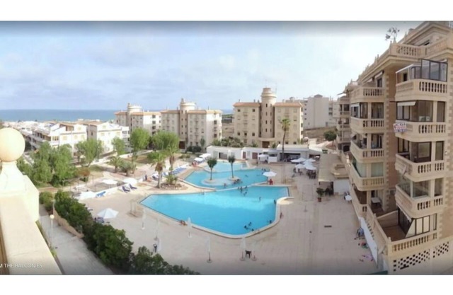 Apartamento 'Penthouse, Seaview Guardamar' con vistas al mar, Wi-Fi y aire acondicionado.
