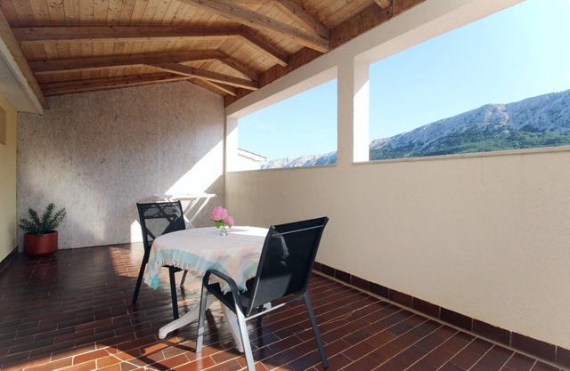 Apartments Petrica - just a 20-minute walk from the Beach / Apartment Petrica No.2 - with Balcony, located in the peaceful village of Jurandvor near Baska