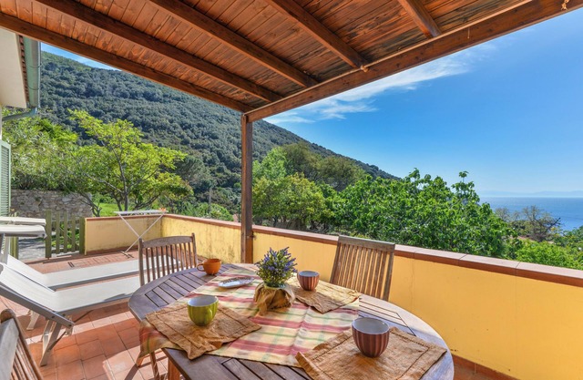 Apartamento 'Pettirosso Casa Vai' con vistas al mar, Wi-Fi y aire acondicionado