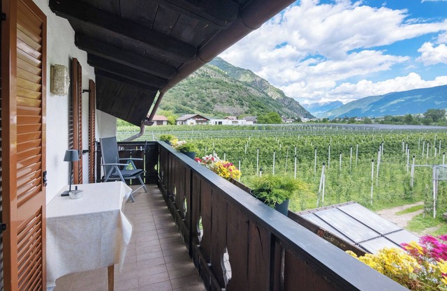 Apartamento 'Pink Lady' con vistas a la montaña, terraza compartida y Wi-Fi