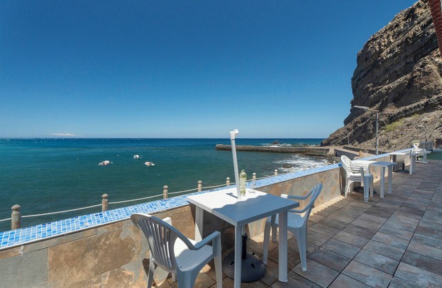 Apartamento 'Playa Azul - 5' con vistas al mar, Wi-Fi y aire acondicionado