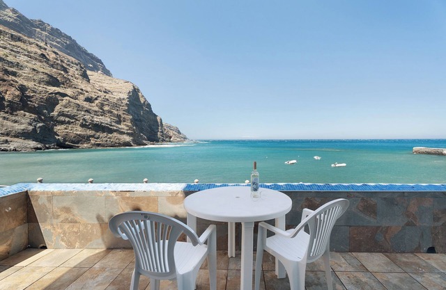 Apartamento 'Playa Azul - 1' con vistas al mar, Wi-Fi y aire acondicionado
