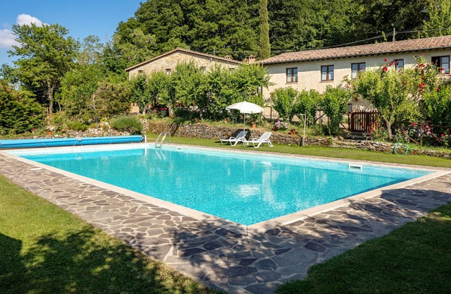 Apartment 'Podere Le Ghiande, Podere N°2' with Mountain View, Shared Pool and Wi-Fi