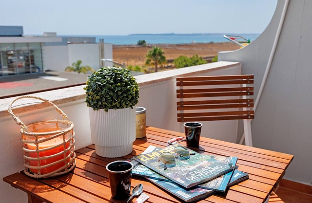 Apartment 'Pôr Do Sol' with Sea View, Wi-Fi and Air Conditioning