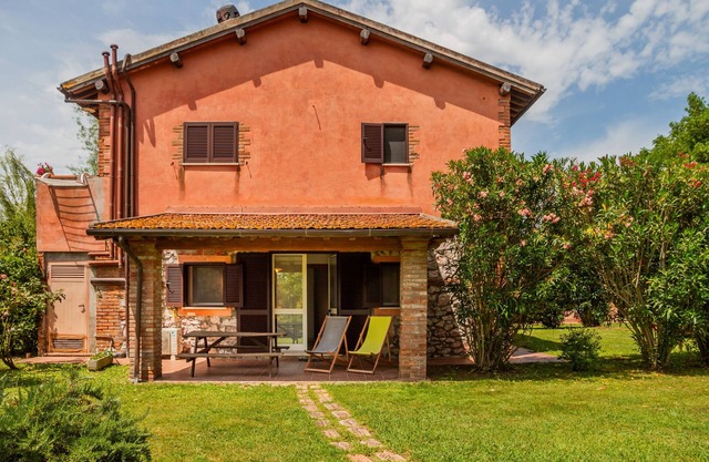 Apartamento 'Portico' con terraza privada, Wi-Fi y aire acondicionado