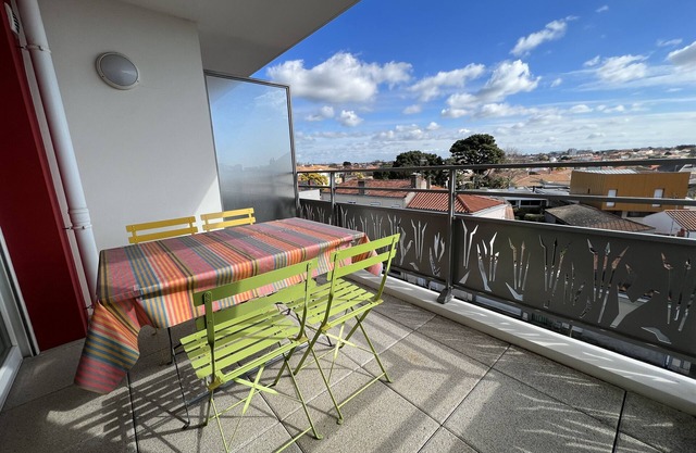 Apartment 'Proche Port' with Balcony