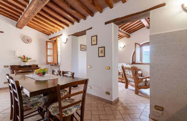 Apartamento 'Pugnano Alto- Girasole' con piscina compartida, terraza privada y Wi-Fi
