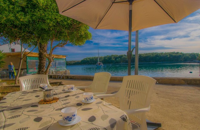 Apartamento Punta Blue a solo 5m del mar, isla Cres.
