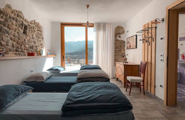 Apartamento 'Quadrupla Piano Terra' con vistas a la montaña y terraza privada