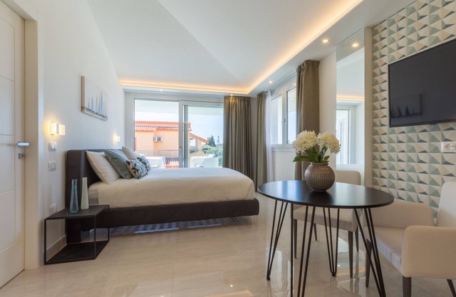 Apartamento "Residence Meridian Unità 7" cerca de la playa, piscina, Wi-Fi, A/C y balcón
