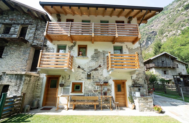 Apartment 'Rifugio Con Giardino Privato' with Mountain View, Private Terrace and Private Garden