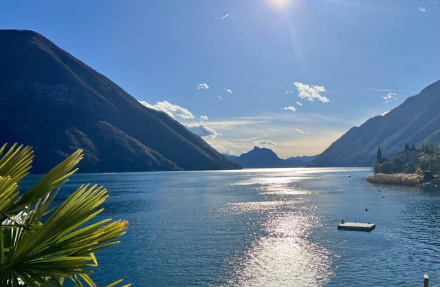 Apartment right on the lake with garden and beach in a romantic oasis