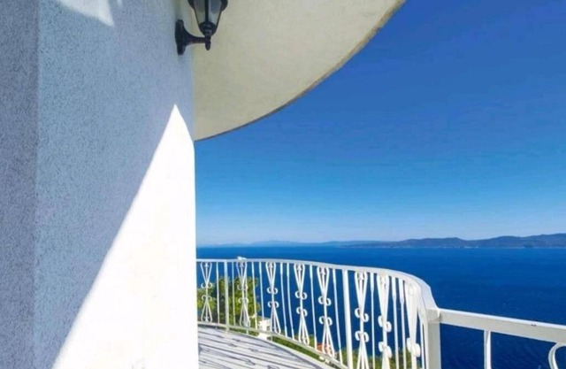 Apartment Rio 2 with sea view, free parking, wifi