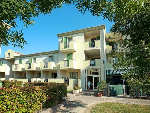 Apartment Robinia-Pinetine-2 by Interhome