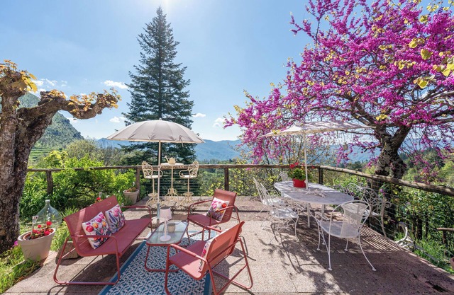 Apartamento 'Sassi Scritti - Carpino Nero' con vistas a la montaña, jardín compartido y Wi-Fi