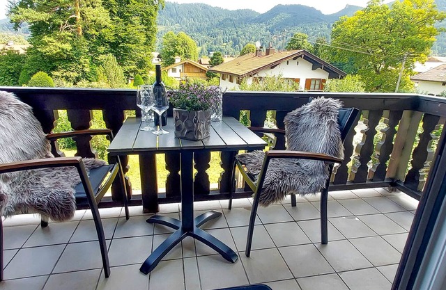 Apartment Schildenstein, central, quiet, with balcony, mountain view and close to the lake