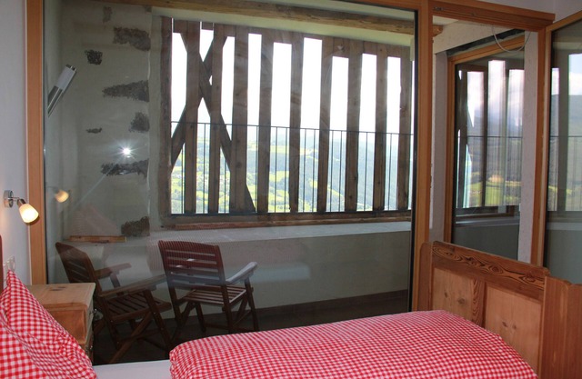 Apartamento 'Schloss Gravetsch Castel' con vistas a la montaña y jardín compartido