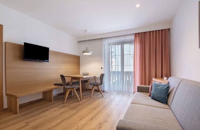 Apartamento 'Schnatzhof A2' con vistas a la montaña, piscina compartida y Wi-Fi