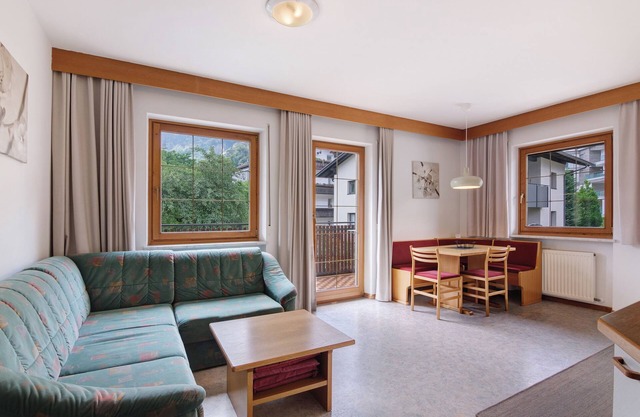 Apartamento 'Schnatzhof Typ B4' con vistas a la montaña, piscina compartida y Wi-Fi