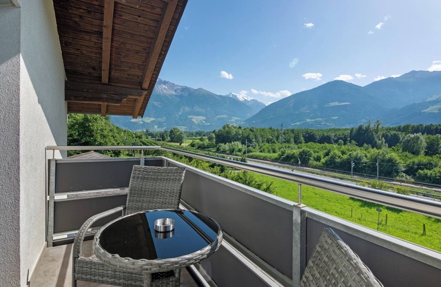 Apartamento 'Schöneck Alpenrose' con vistas a la montaña, terraza compartida y Wi-Fi