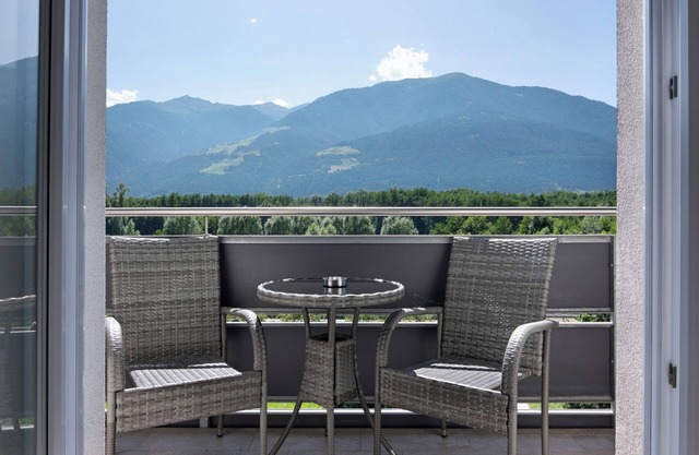 Apartamento 'Schöneck Edelweiss' con vistas a la montaña, terraza compartida y Wi-Fi