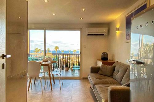 Apartment seafront in Gassin