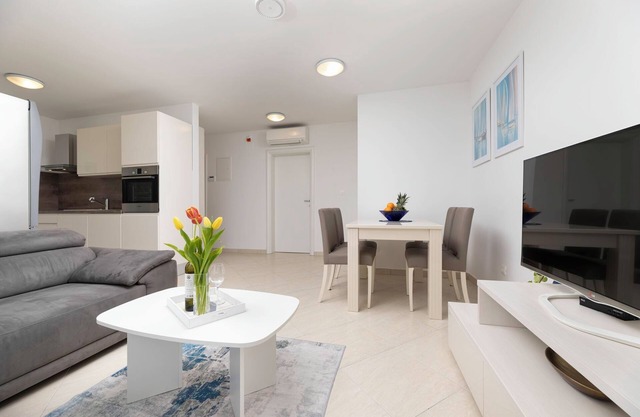 Apartment Seafront Maris - 3 (Kvarner - Soline)